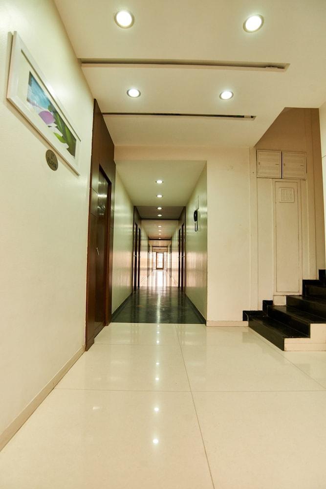 Hotel Sai Mahal Shirdi Bagian luar foto