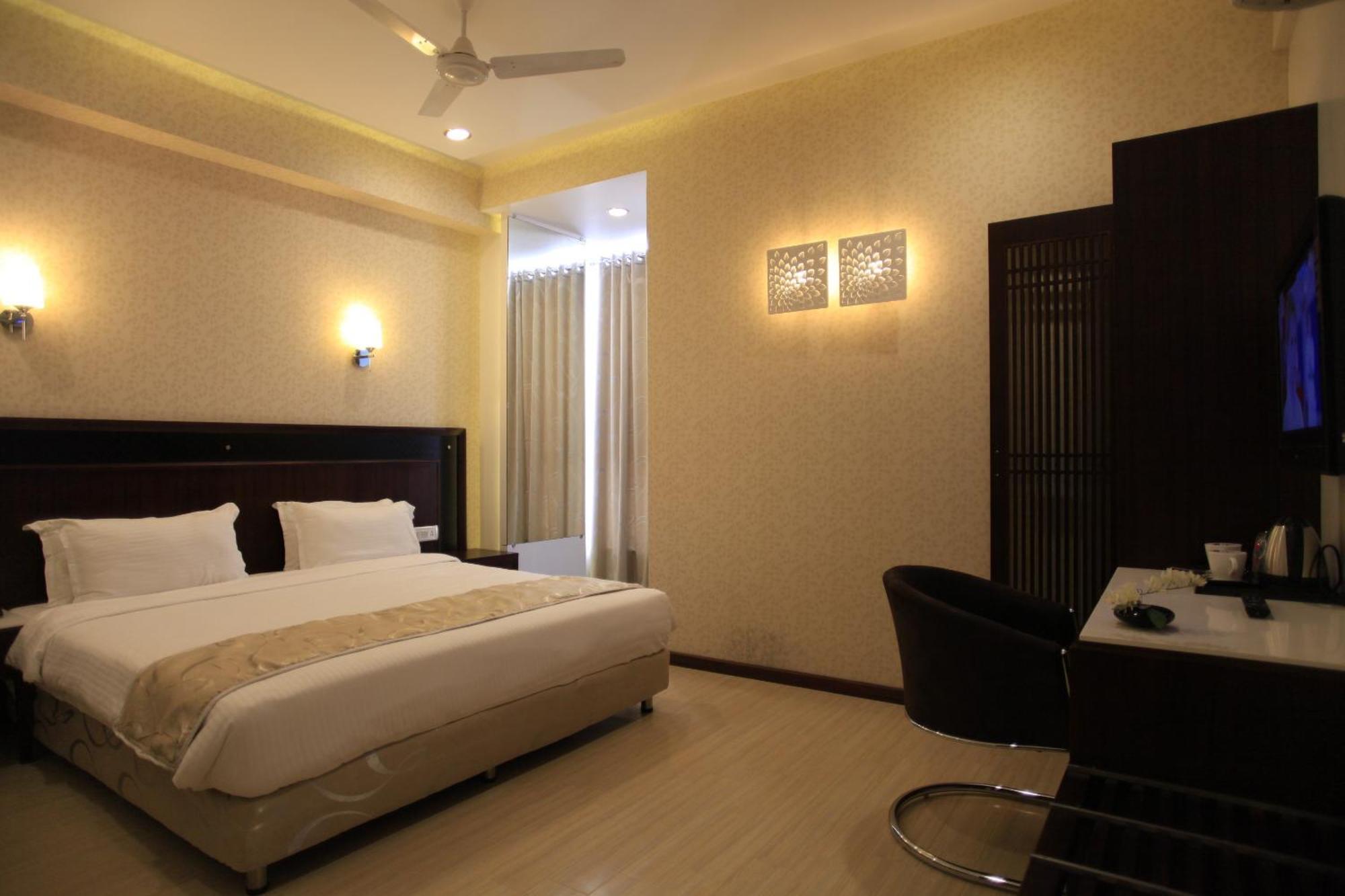 Hotel Sai Mahal Shirdi Bagian luar foto