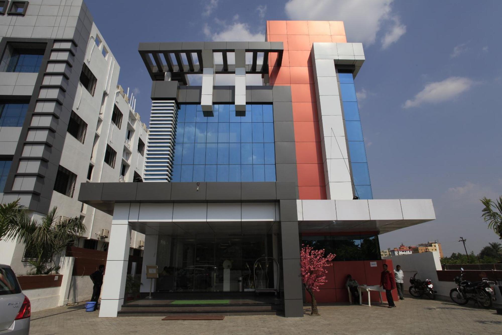 Hotel Sai Mahal Shirdi Bagian luar foto